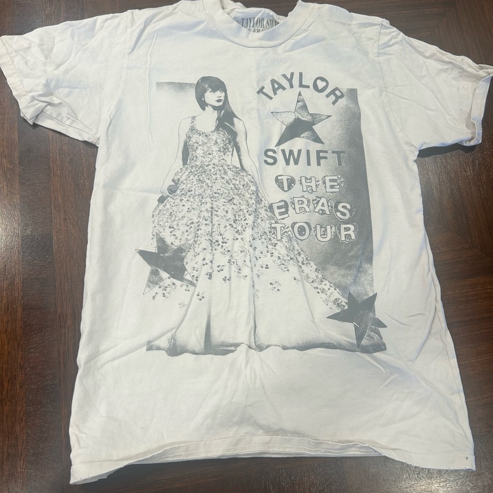 Taylor Swift The Eras Tour Collection Off White Oversized T-Shirt Size Small